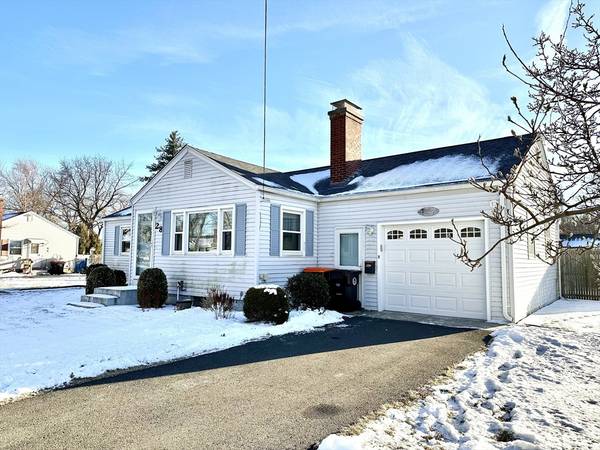 28 Dover St, Agawam, MA 01001