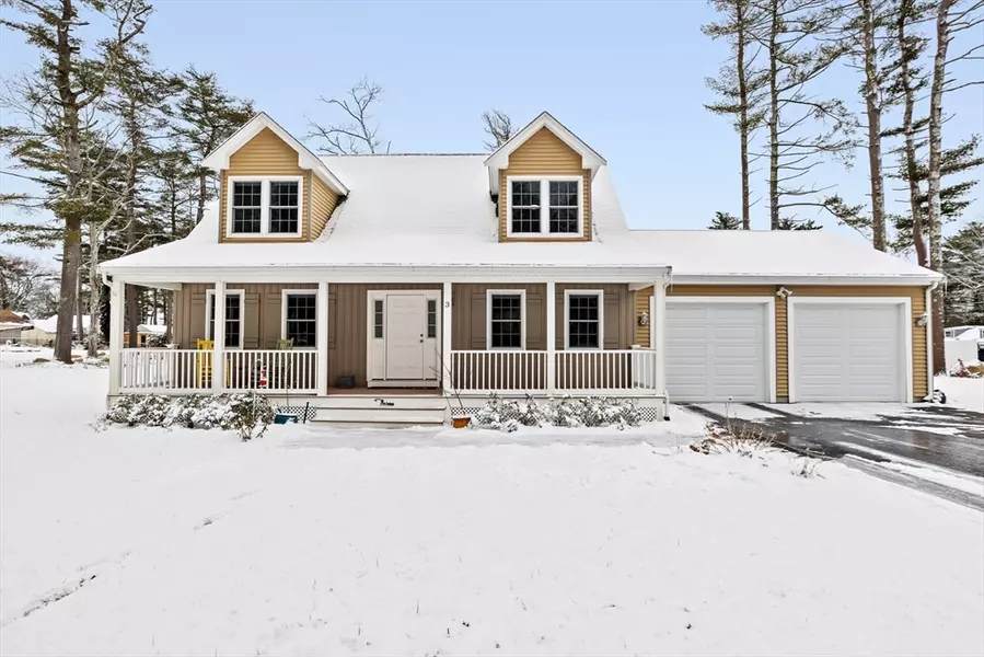 3 Evergreen Rd, Lakeville, MA 02347