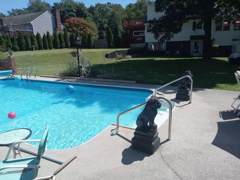 282 Central St #1, Auburn, MA 01501