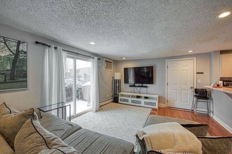 Weymouth, MA 02190,1050 Main Street #1