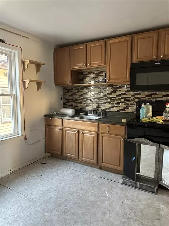 Everett, MA 02149,11 Foster St