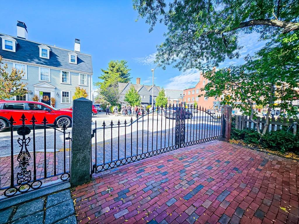 Salem, MA 01970,311 Essex