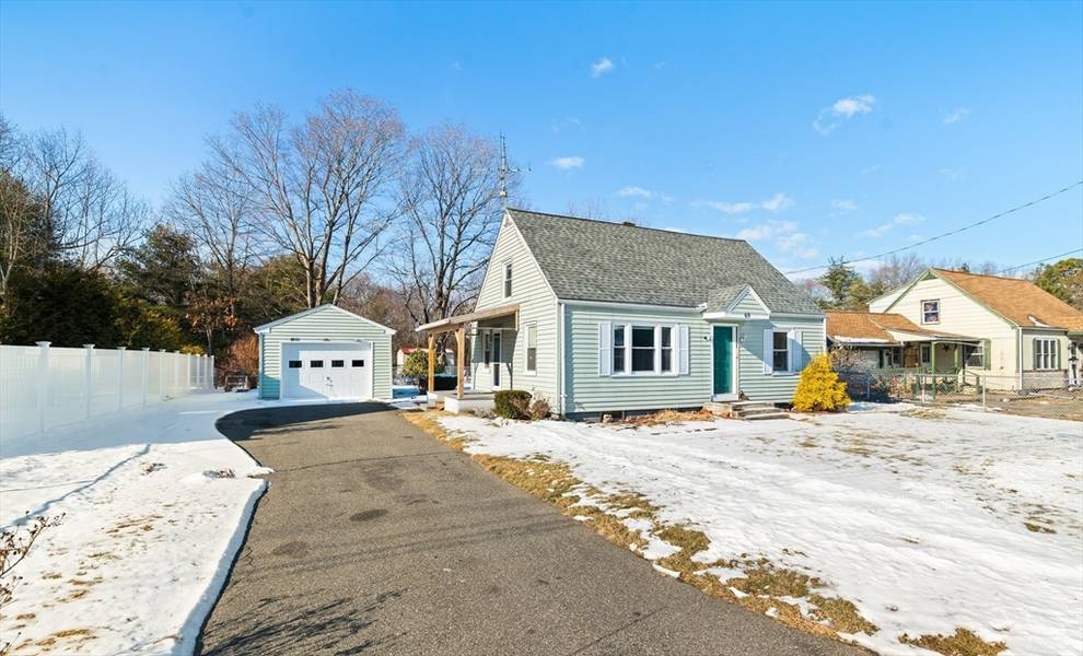 69 John St, Ludlow, MA 01056