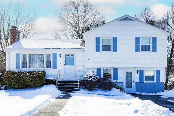 5 Lisa St, Burlington, MA 01803