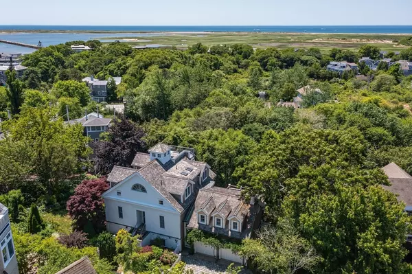 52 Point St, Provincetown, MA 02657