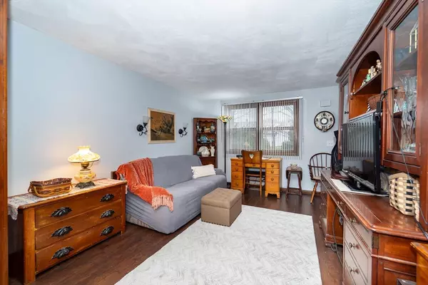 West Warwick, RI 02893,325 Washington Street #F6