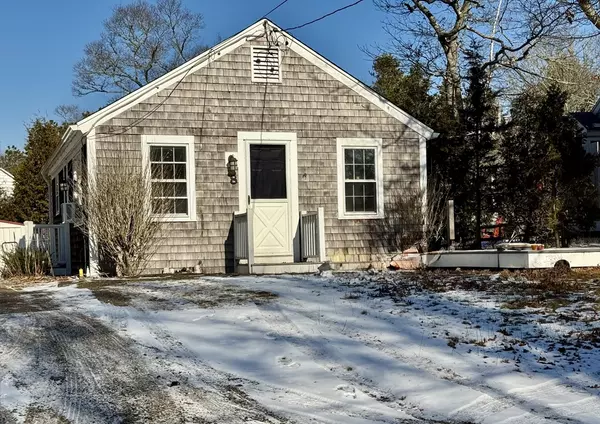 8 Coach House Ln, Dennis, MA 02660