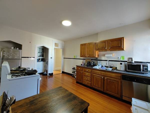 313 Cambridge St #1, Cambridge, MA 02141