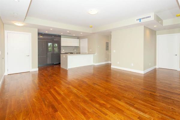 906 East 2nd #312, Boston, MA 02127