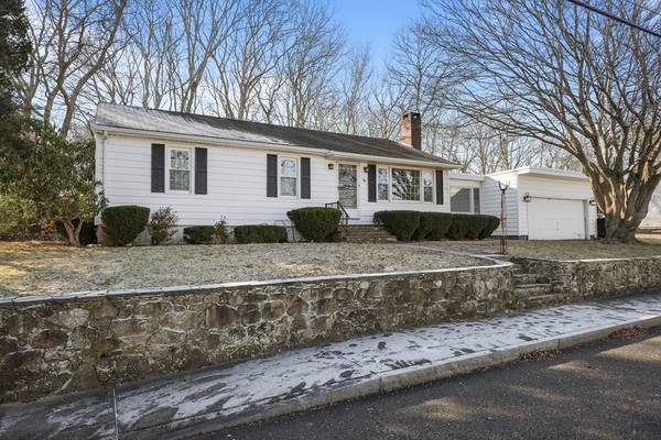 59 Wilbur Ave, Dartmouth, MA 02747