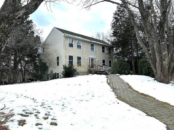 17 Deerfield Road, Medway, MA 02053