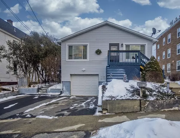 19 Hillman St, Chicopee, MA 01020