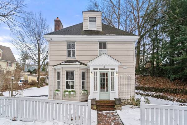 5 Bow St, Wellesley, MA 02481