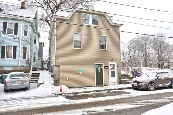 100 Lane St, Lowell, MA 01851