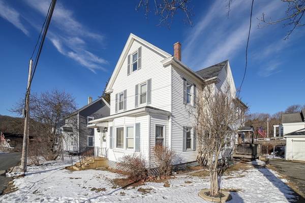 8 Maple St, Charlton, MA 01507