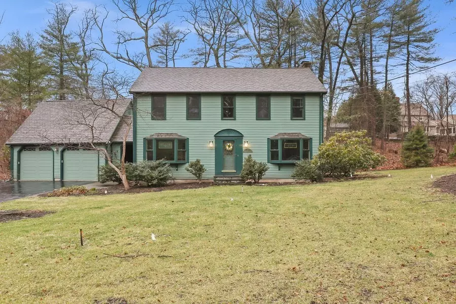 9 Deer Hollow Rd, North Attleboro, MA 02760