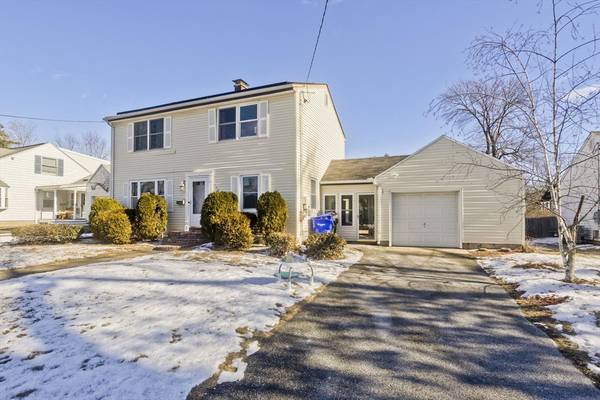 105 Oregon St, Springfield, MA 01118