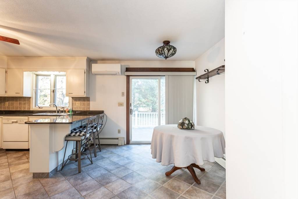 Tiverton, RI 02878,28 Holly Cir