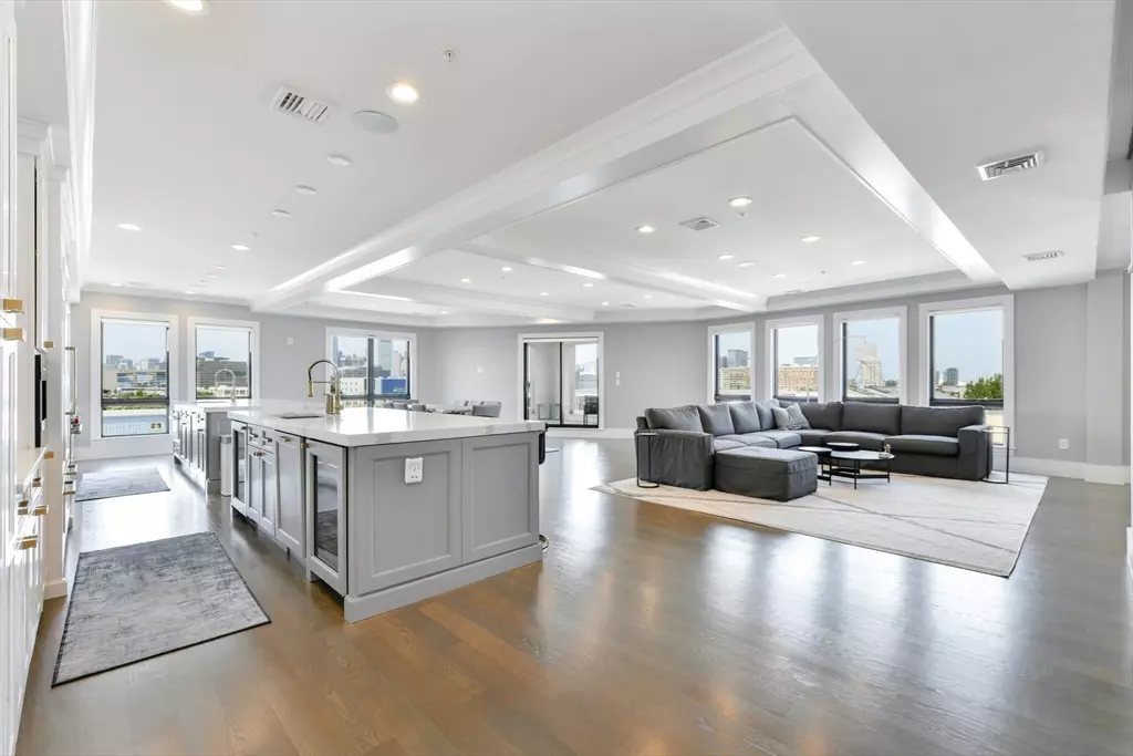 Boston, MA 02127,377 W 1st St #9