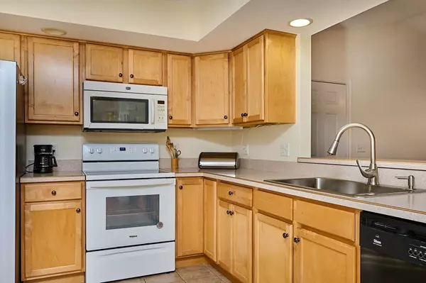 Southampton, MA 01073,22 Pomeroy Meadow Rd #9