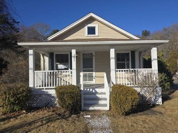 703 Mill St, Marion, MA 02738