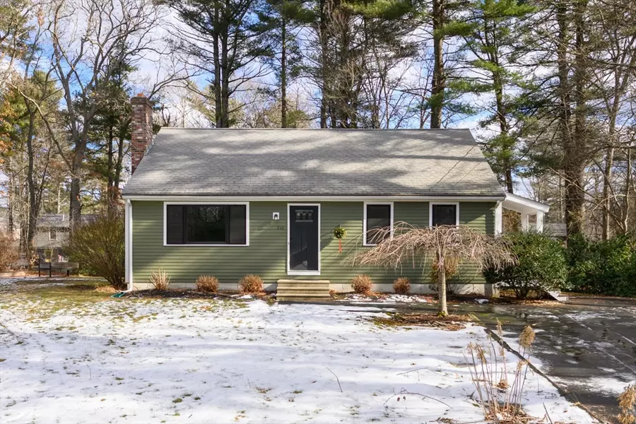 216 Old Plymouth St, East Bridgewater, MA 02333