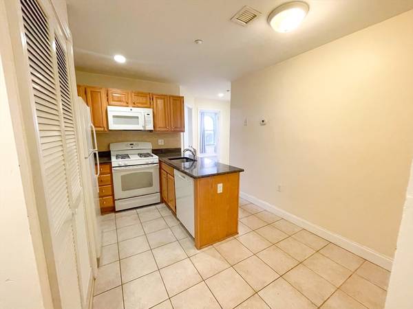 90 Westland Ave #204, Boston, MA 02115