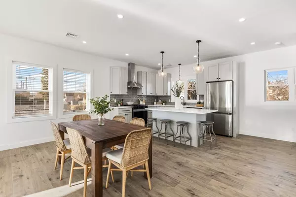 Somerset, MA 02726,2442 Riverside Ave