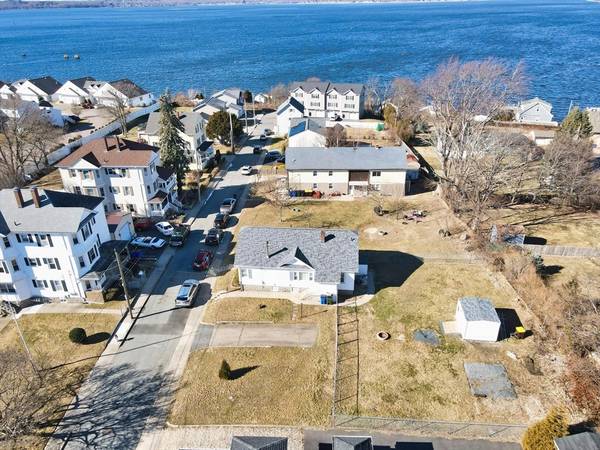 84 Riverview St, Fall River, MA 02724