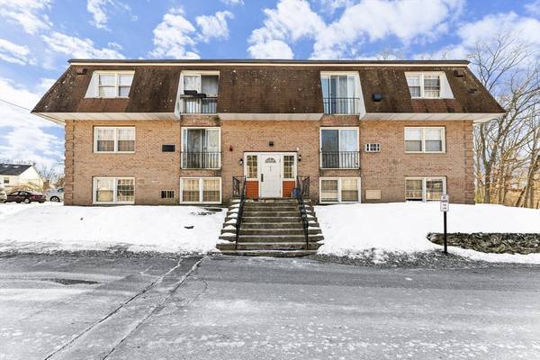 82 Boylston Ln #21, Lowell, MA 01852