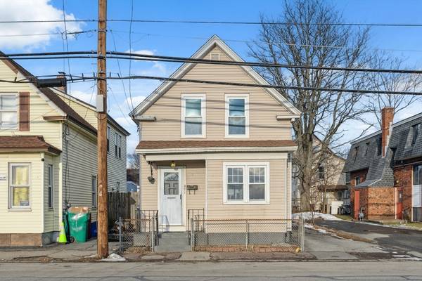 371 Lakeview Ave, Lowell, MA 01850