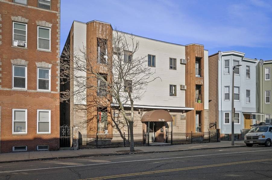 72-74 Chelsea St #4, Boston, MA 02128