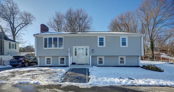 24 Lake View Rd, Weymouth, MA 02189