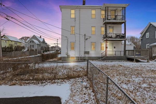 8 Blinns Ct #1, Taunton, MA 02780