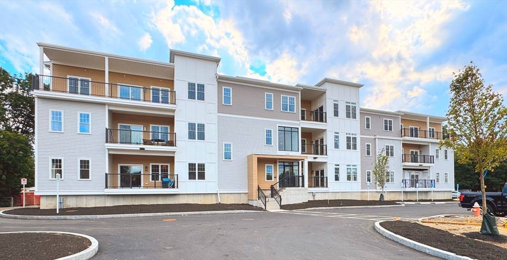 Franklin, MA 02038,90 E Central St #205