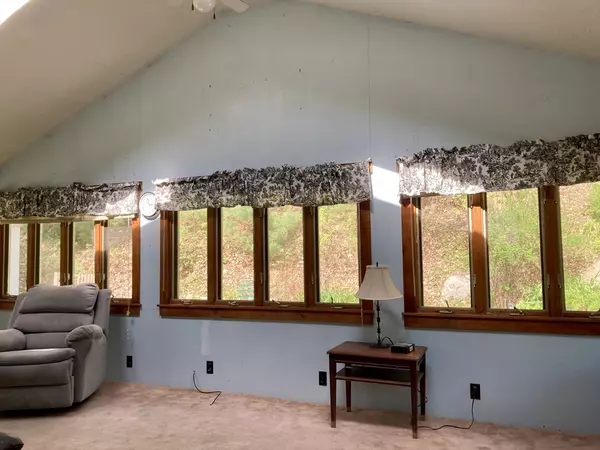 Holden, MA 01522,1202 Wachusett St