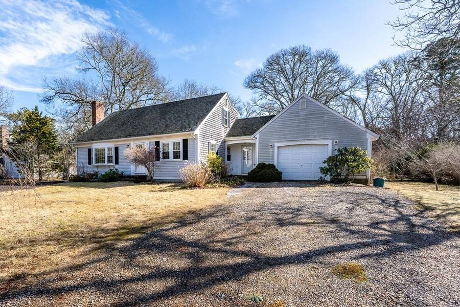 37 Noreast Dr, Harwich, MA 02645