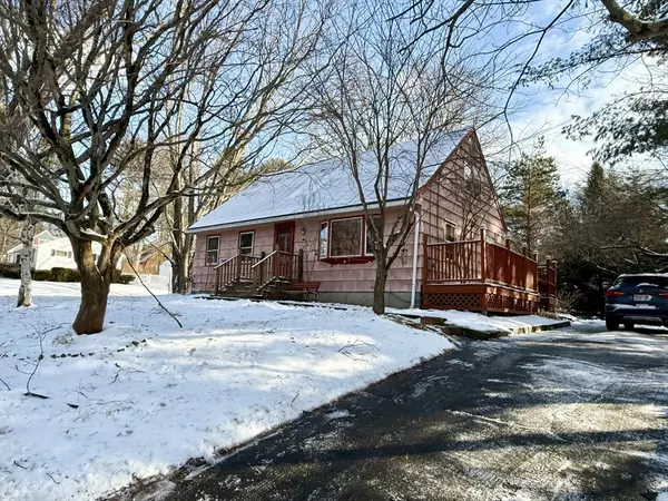 58 Arnold Rd, Sturbridge, MA 01518