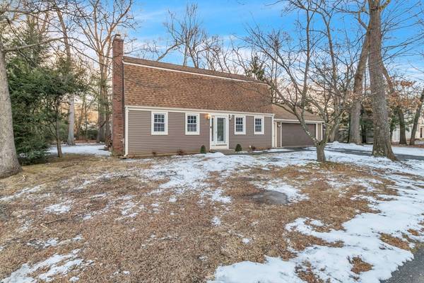 108 Oak Ln, Agawam, MA 01030