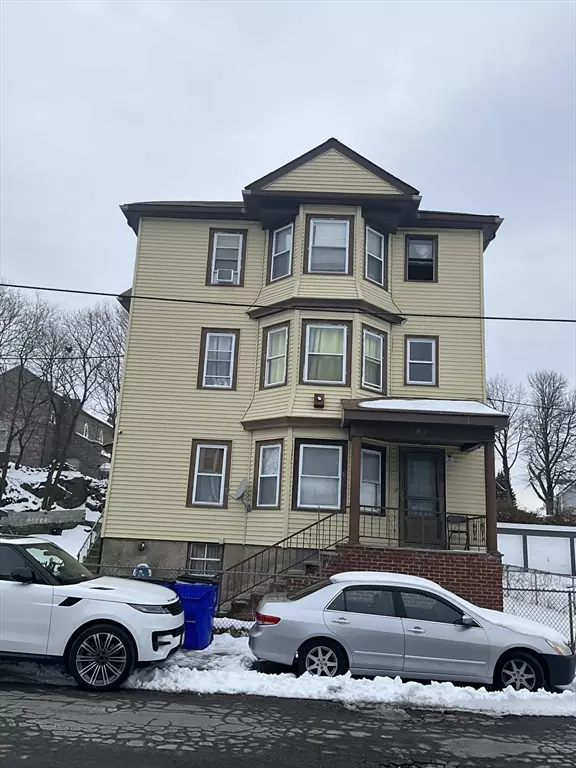 15 Higgins St, Fall River, MA 02724