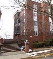 31 Lodgen Ct #1H, Malden, MA 02148