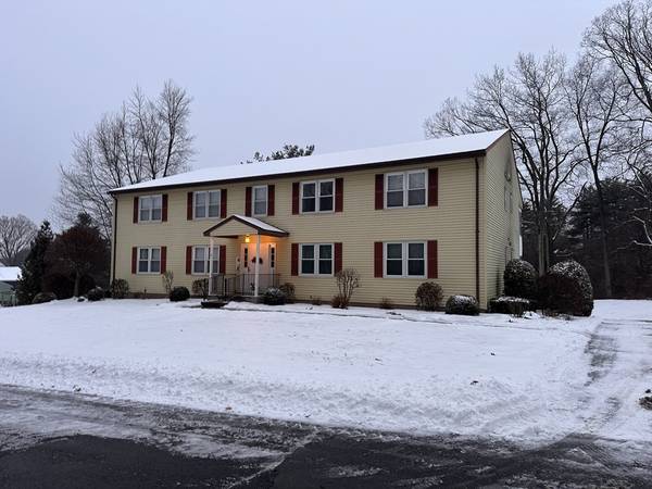 Ludlow, MA 01056,33 Morse St #1