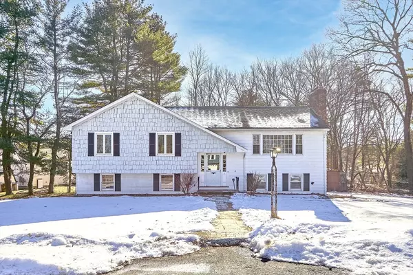 4 Saint James Cir, Acton, MA 01720