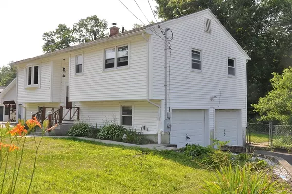 Ludlow, MA 01056,17 Barna St