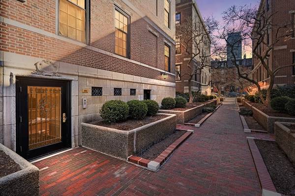 370 Beacon Street #3, Boston, MA 02116