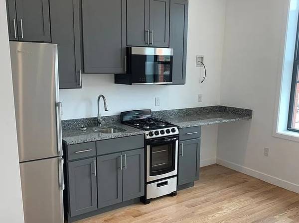 64 Market St #404, Lynn, MA 01901