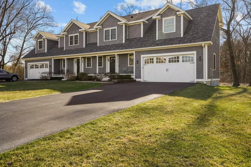 Seekonk, MA 02771,21 Warren Ave #5