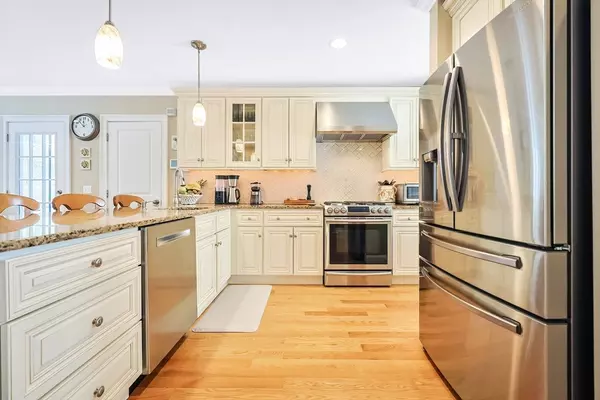 Seekonk, MA 02771,21 Warren Ave #5