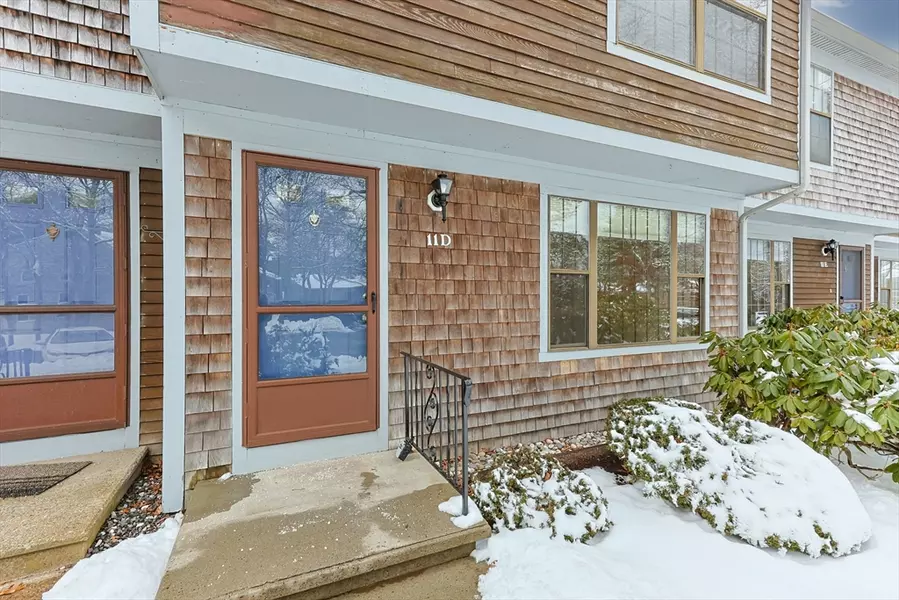 195 Falmouth Rd #11D, Mashpee, MA 02649