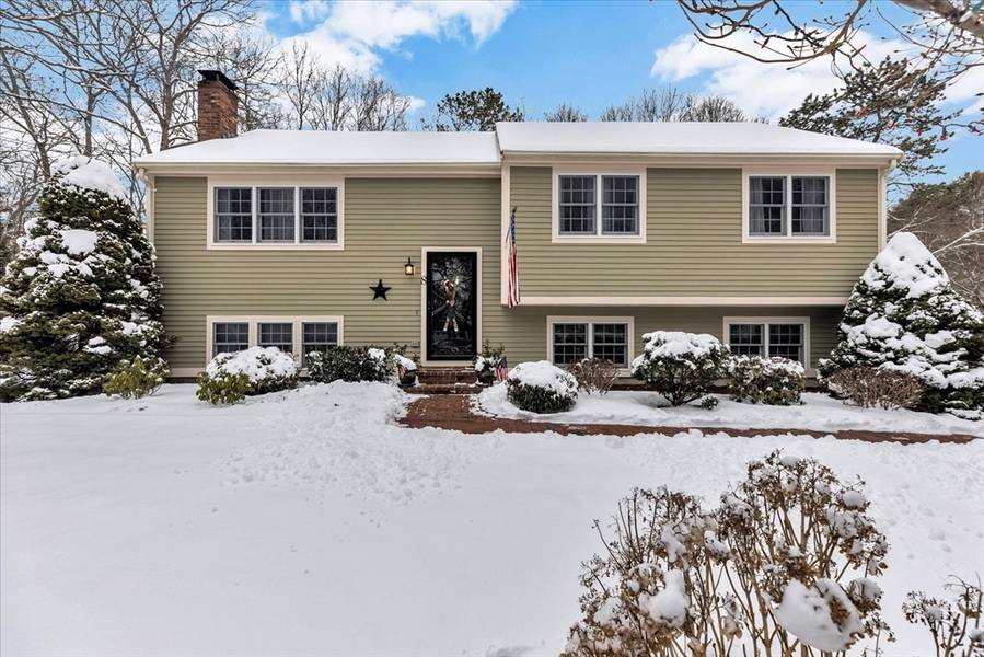 8 Colony Ave, Bourne, MA 02532